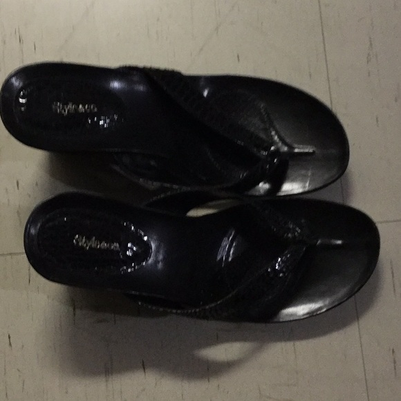 Pre owned women’s heels - Picture 2 of 3